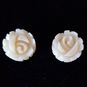Vintage Jewelry - Vintage Handcarved Fishbone Earrings Vintage Jewelry - Vintage Handcarved Fishbone Earrings